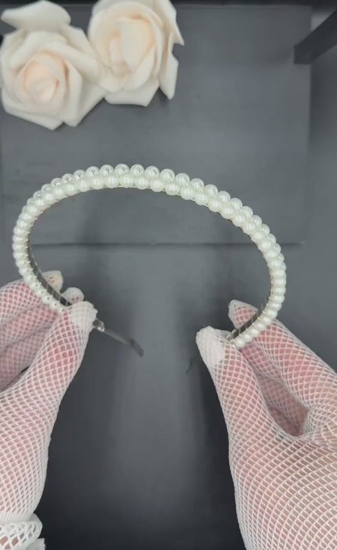 Fine pearl headband for simple bridal hairstyles