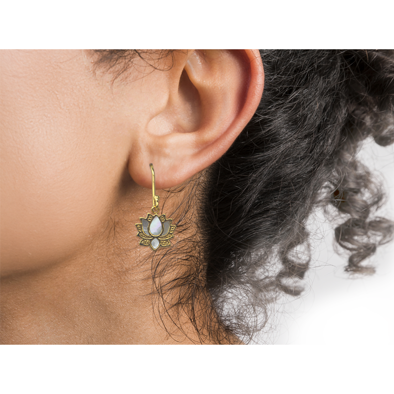 Pendientes chapados en oro con lirio de agua, Claude Monet