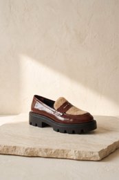LISSY CASTAGNA BRUIN – Leren loafers met imitatiebontdetail
