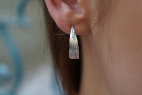 Olivenblatt-Ohrringe: Mini-Creolen in Silber oder Gold (Unisex)