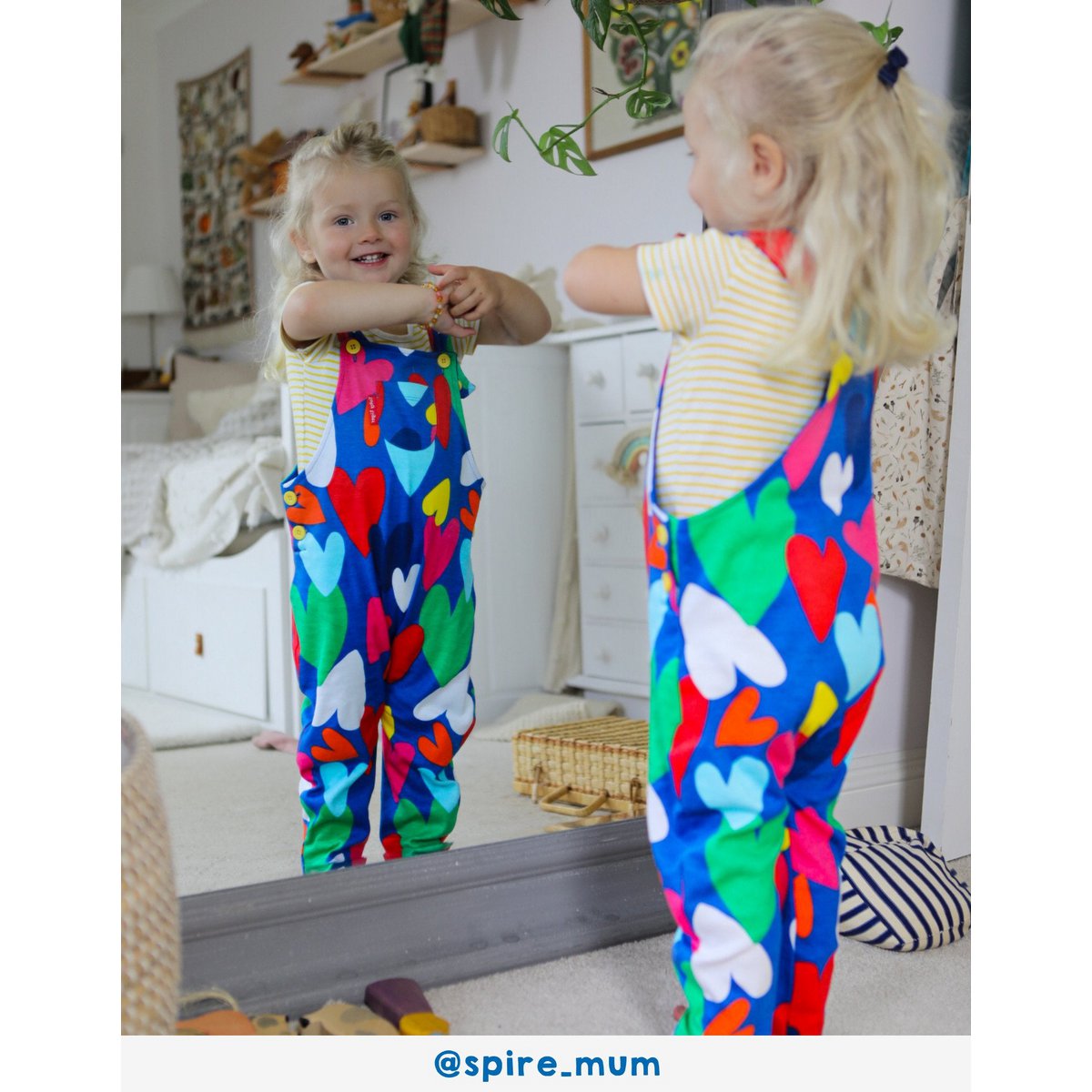 Bio-Baumwoll Kinder Latzhose mit Herz-Druck