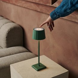 Kombi-Set Profi | 8 x Wouter Sage Green wiederaufladbare Tischlampen und Ladestation