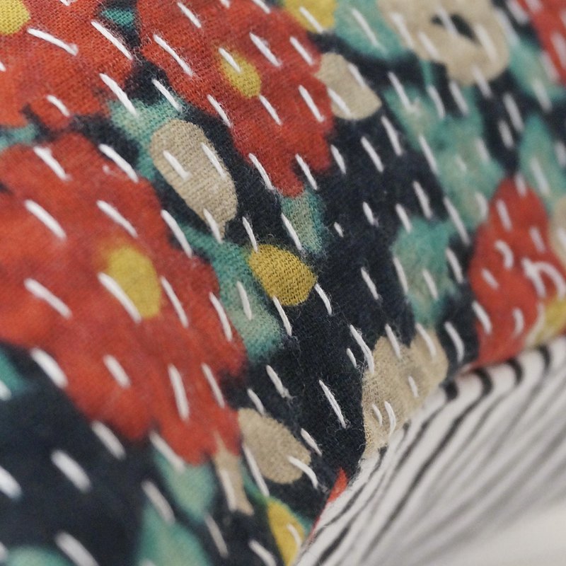 Cojín rectangular en Kantha N°12