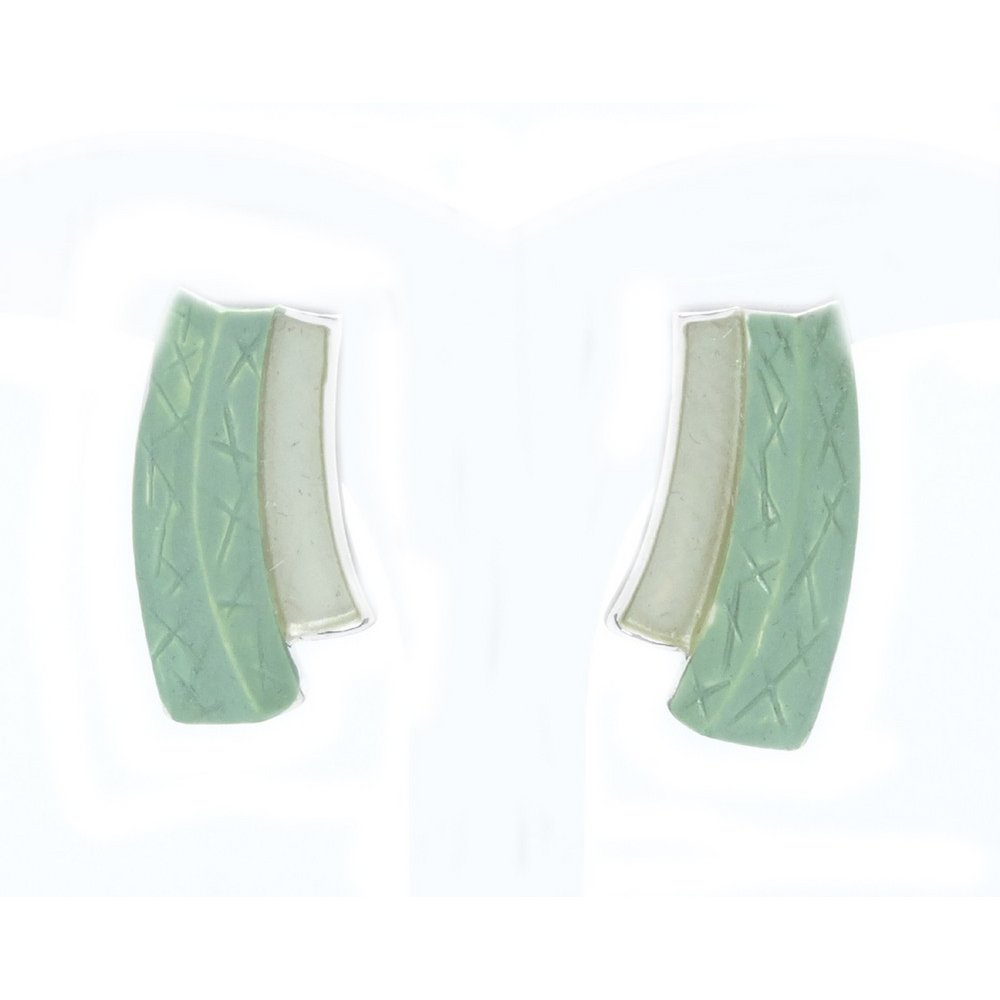 Metal earring stud with rhodium plating