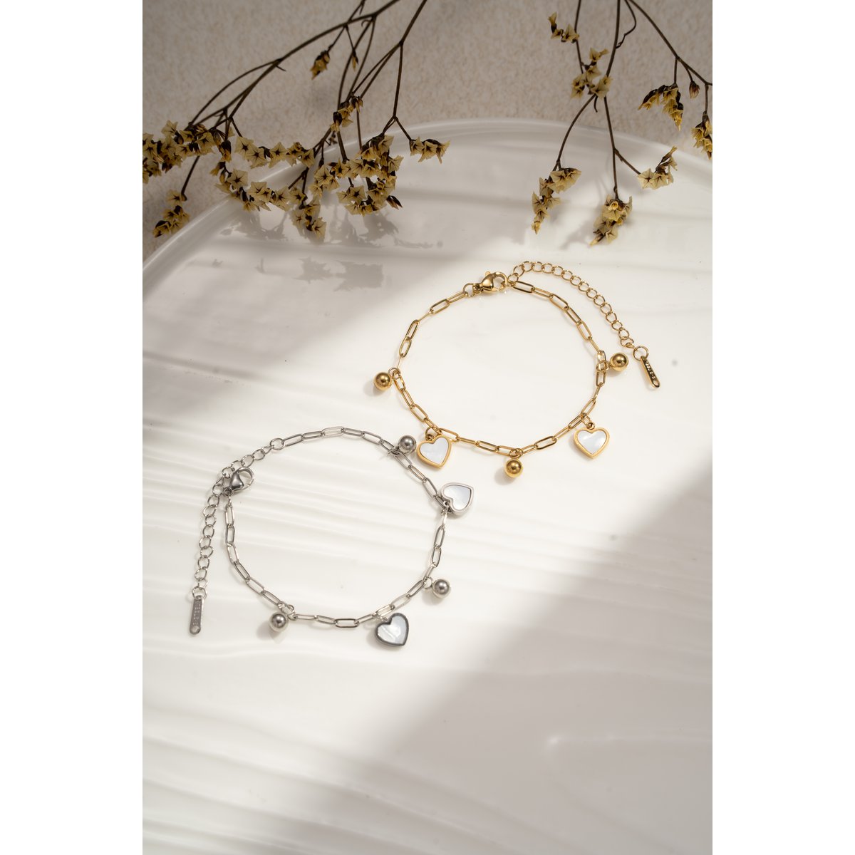 Bracelet à breloques cœur nacrés en acier
