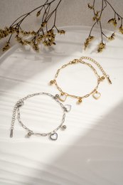 Bracelet à breloques cœur nacrés en acier