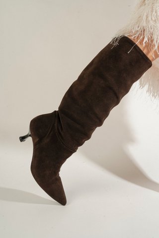 ANDREW CHOCOLATE – Slouchy suède halfhoge laarzen