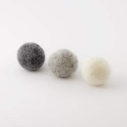 5 Wool balls for cats , the kitty toy set
