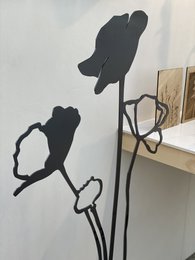 Poppy open up - Stalowy obiekt Corten