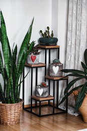 Portapiante in metallo con etageres in legno di Naturn Living | Piante Etagere | Portaspezie | Fioriera da interno - esterno | Supporto per piante | Colonna vegetale | nero opaco