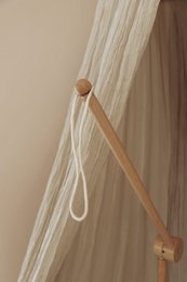 Mobiler Arm für Babys aus Holz