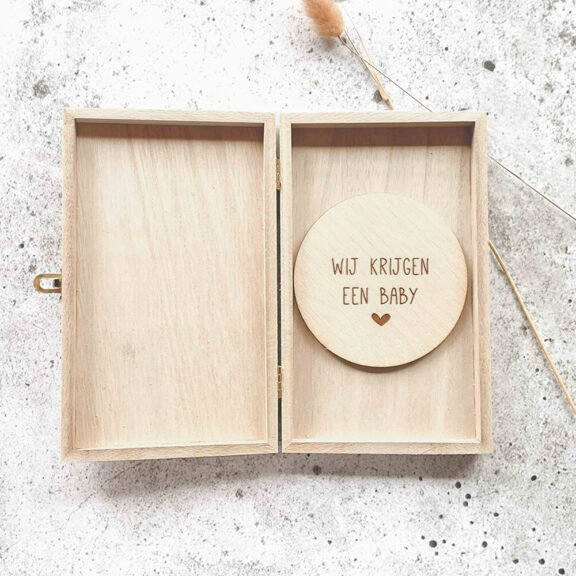 Wij krijgen een baby!– houten kistje met houten cirkel