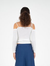 Luchtige witte aansluitende top