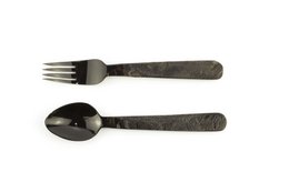 Petits couverts plats en corne noire brute