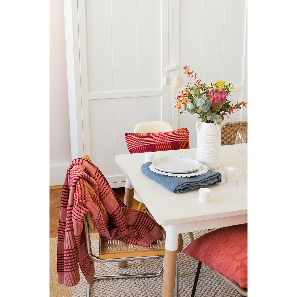 Ruth Red Jacquard Throw – Blødt børstet bomuld