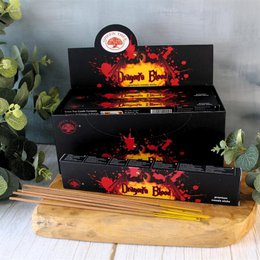 Bastoncini di incenso naturale arrotolati a mano con sangue di drago dell'albero verde