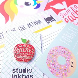 Pin I am a Teacher rood