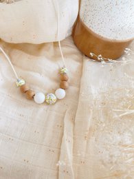 Nursing & carrying necklace | "Esme"