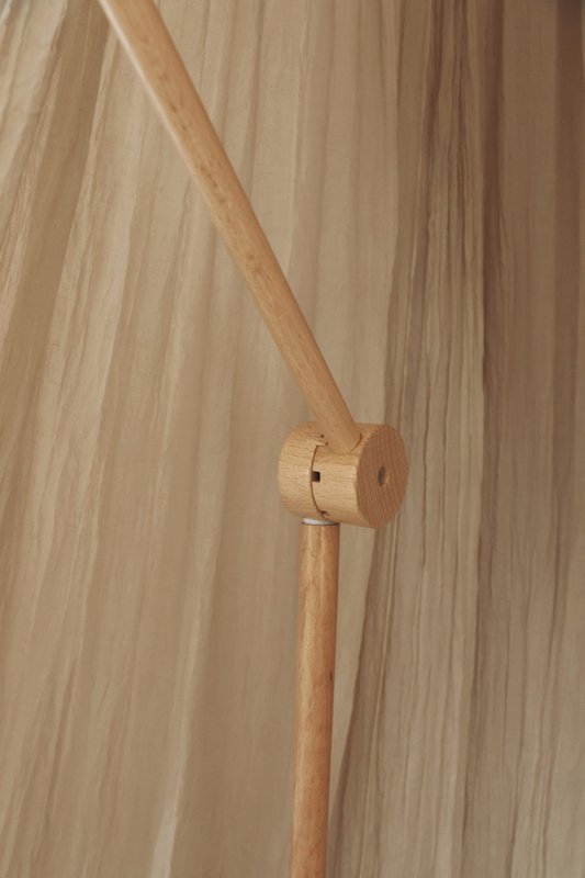 Mobiler Arm für Babys aus Holz