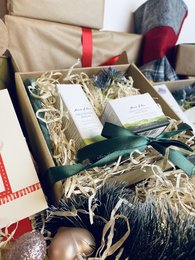 Scandinavian natural skincare gift set with face serum and face cream, wrapped in a gift box.