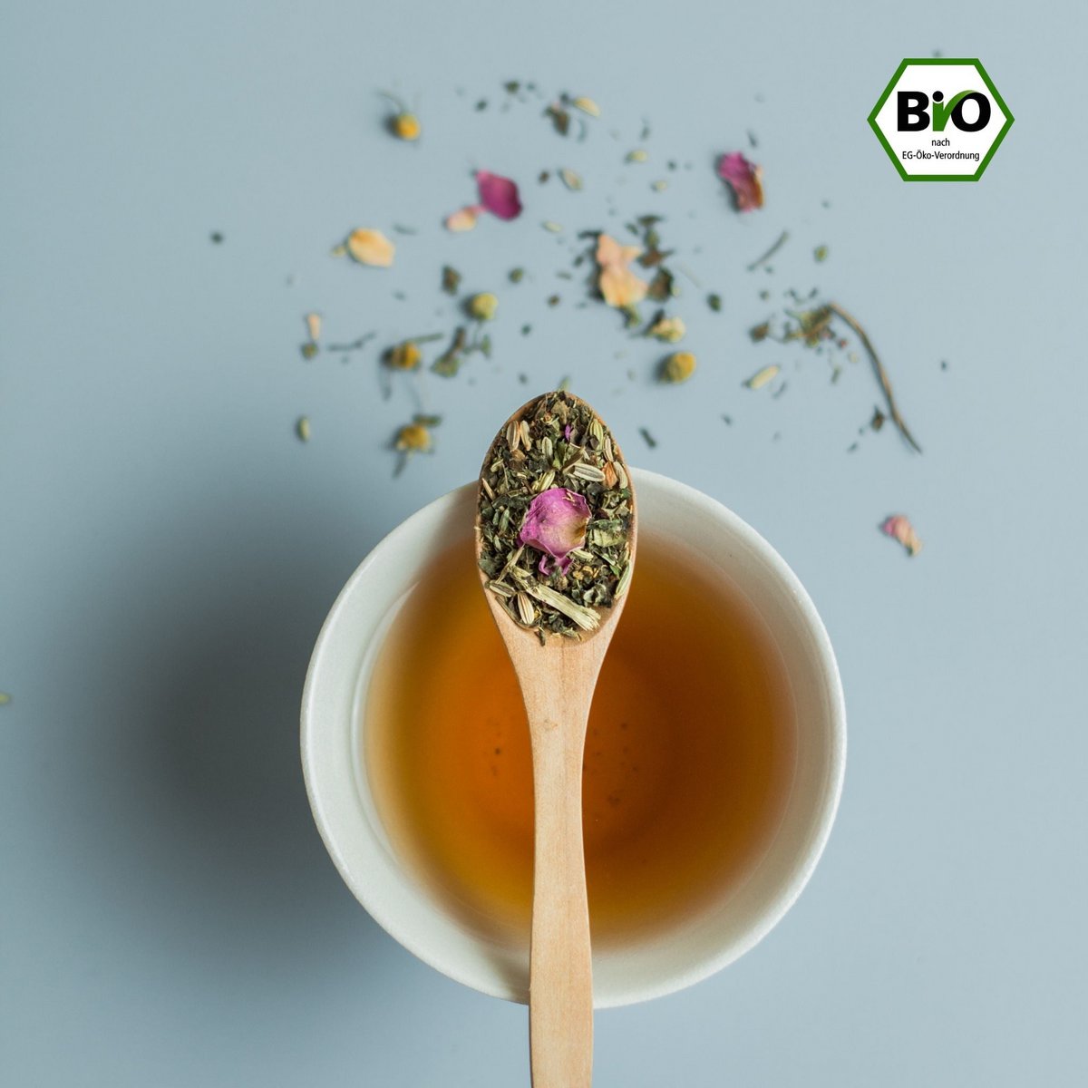 Roseva Bloom with chamomile & rose petals