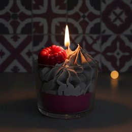 LAVURI N° 05 Baie Sauvage Gourmet Dessert Candle CUP, fruity framboise scent, Ash & Ruby colored, handmade bio vegan soy wax - Duftkerze