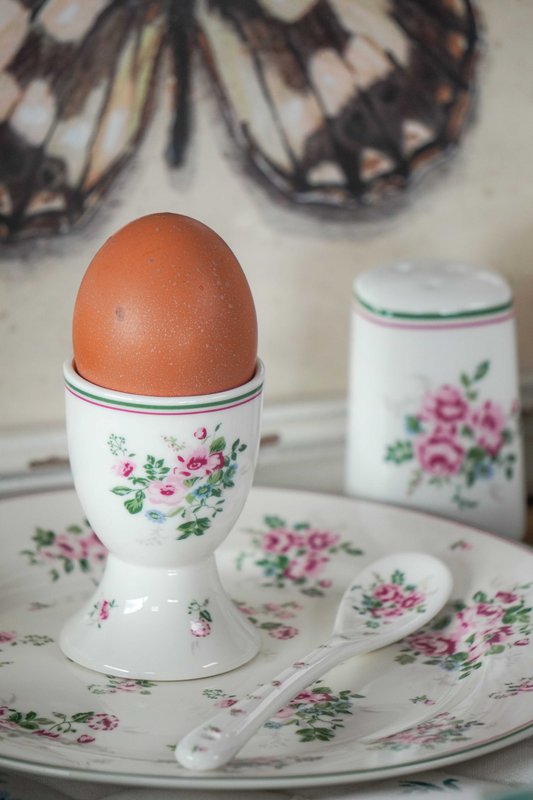 Porcelain egg hoder Lisa Isabelle Rose