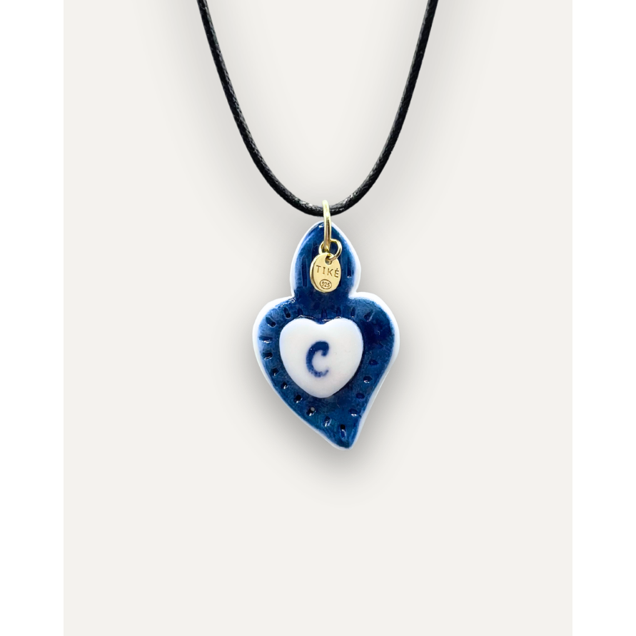 Charms - Porcelanowy wisiorek w kształcie niebieskiego serca - Litera C