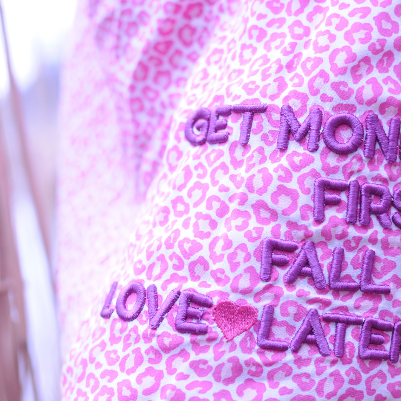 Zomerjurk %23GirlBoss ROZE leoprint viscose %23StatementFashion "The Message Dress"