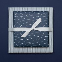 Vögel Geschenkpapier blau - maritimes Geschenkpapier mit Möwen, als Geschenkverpackung zur Taufe, Kommunion oder Konfirmation