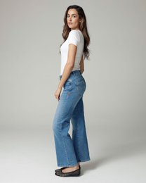 Hellblaue Mid-Rise-Jeans mit weitem Bein und Vintage-Look | Die Isa