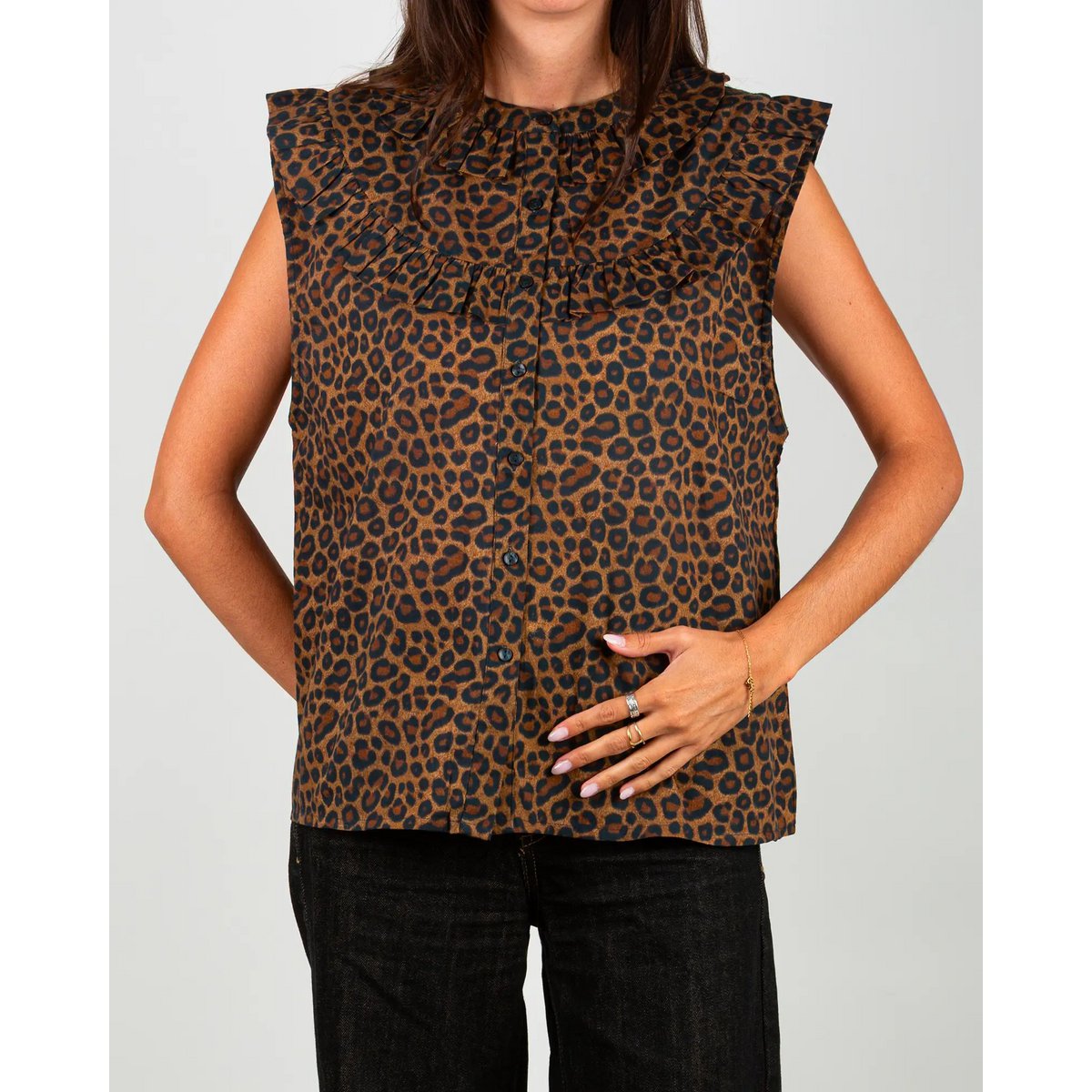 Mouwloze damesblouse met luipaardprint en ruches