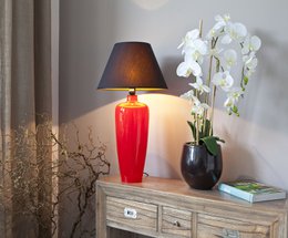 Tischlampe Glas rot schmal mit Lampenschirm schwarz