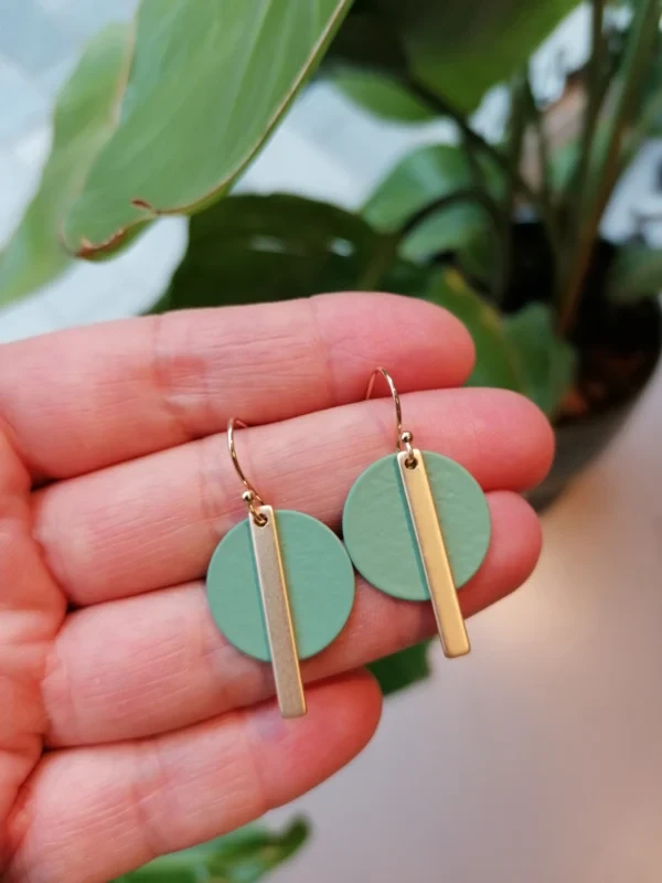 Oona (sage green-gold)