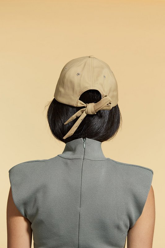 Gorra de moda con lazo en la espalda