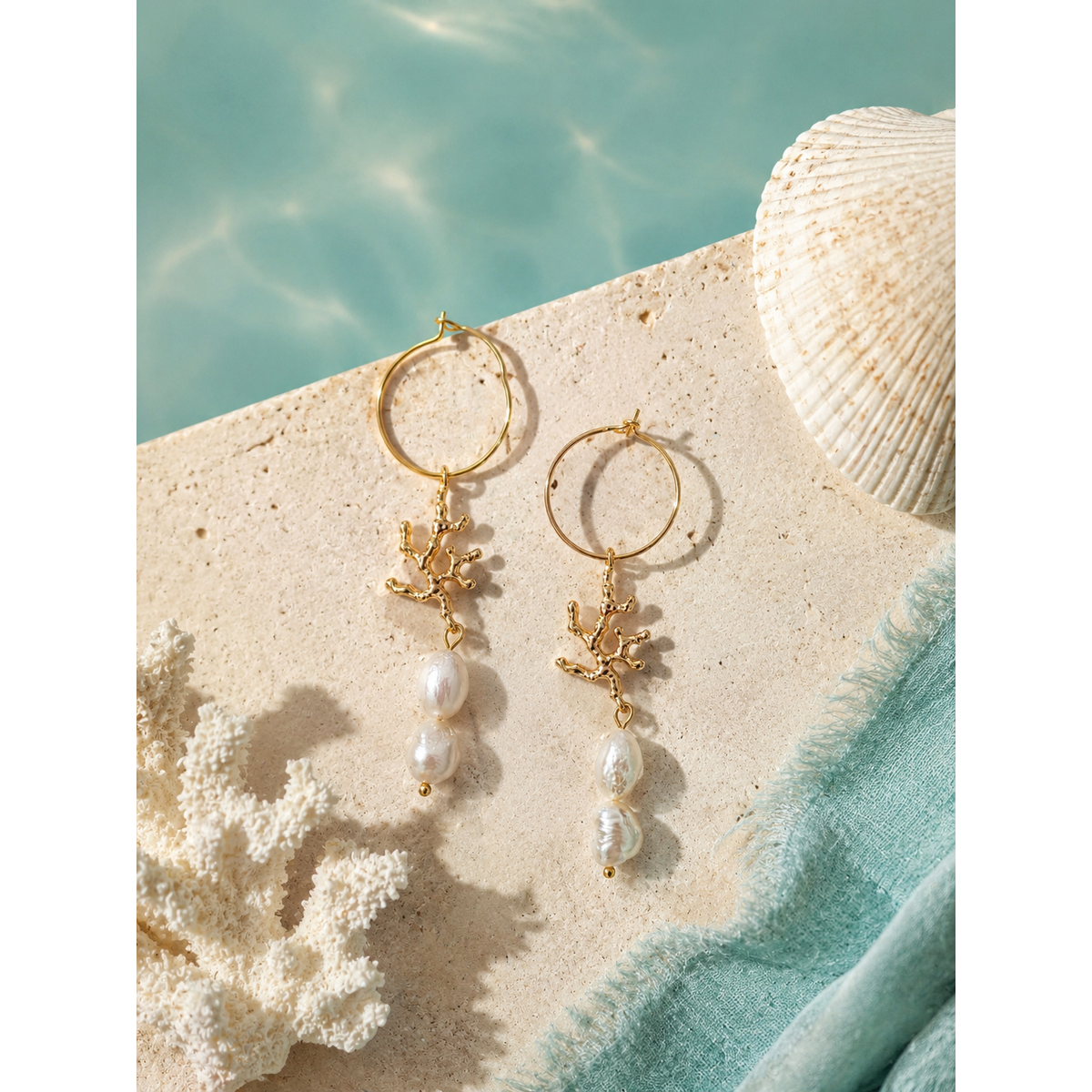 Les boucles d’oreilles Coral Whisper
