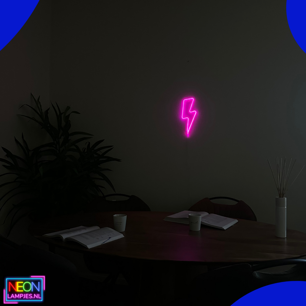 Lampa Neonowa - Błyskawica Różowa - USB lub Baterie - 34 x 13 cm