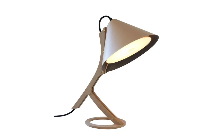 SILENCE Tischlampe aus Upcycling-Leder