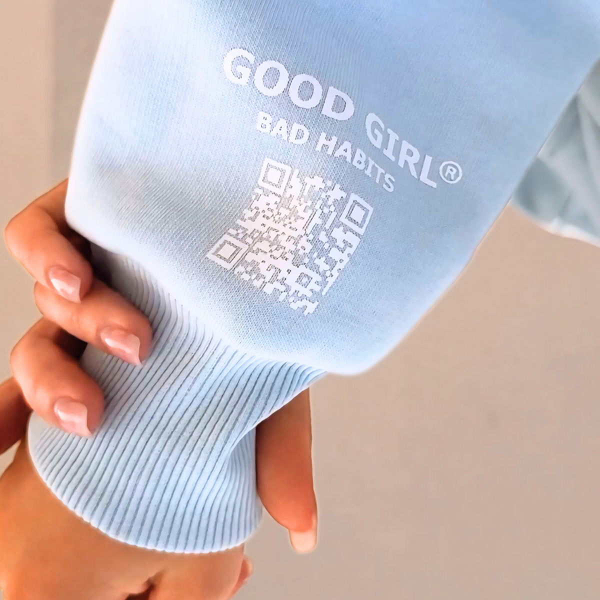 Half Zip Sweat "BE GOOD BE BAD JUST BE" - Schwarz