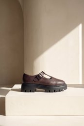 SALOME CHOCOLATE – Extraleichte Lederschuhe mit T-Steg