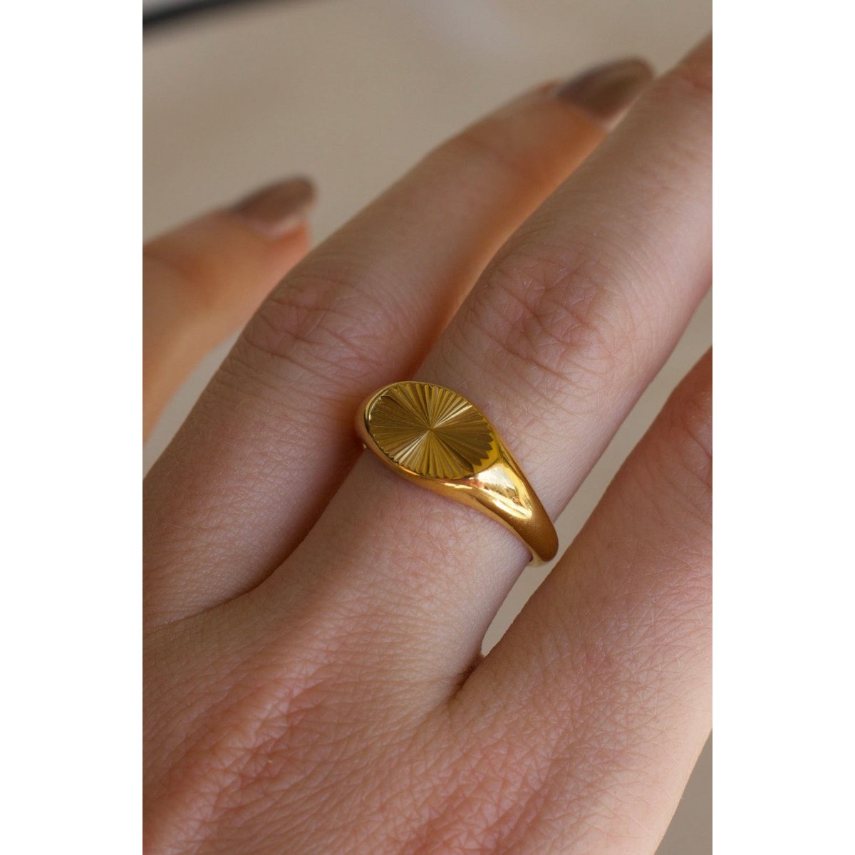 Medilion - Signet Sun Burst Gold Ring