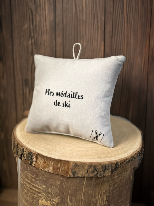 Skiing medals cushion