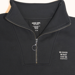 Half Zip Sweat "BE GOOD BE BAD JUST BE" - Schwarz