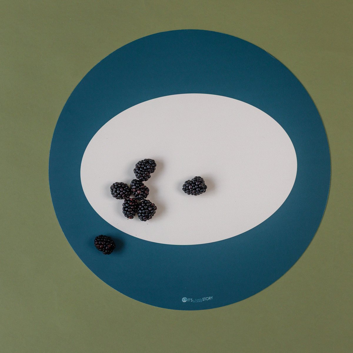 Farverig og original rund dækkeserviet Rund Eclipse Blue