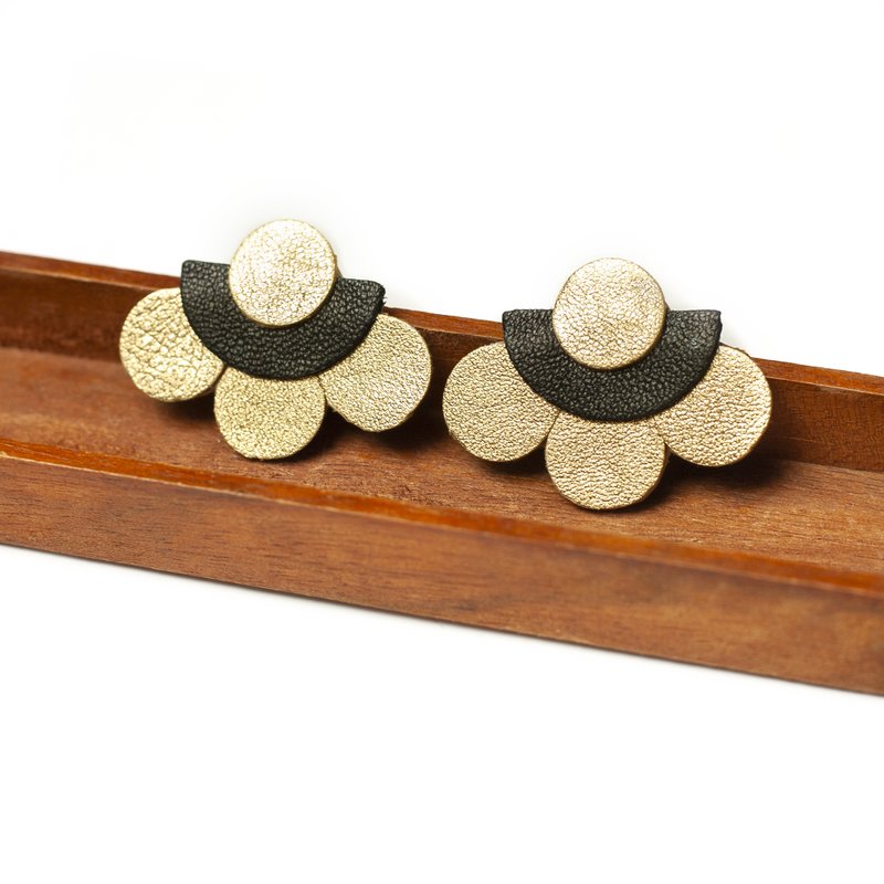 Pendientes grandes Flor - cuero dorado y negro