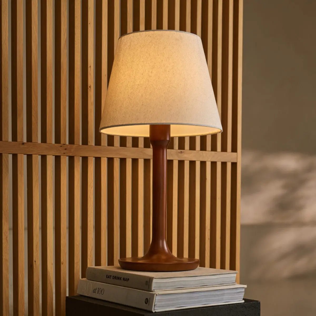 Lámpara Nova de madera marrón castaño