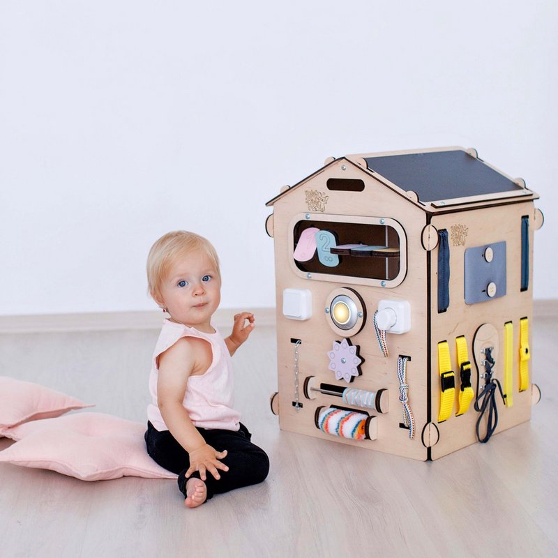 Maison de jeux sensorielle BusyBoard Natura Pastel - édition limitée