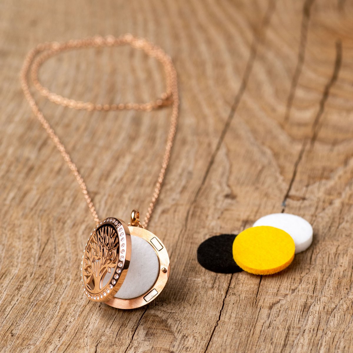 Lot 12 x ketting om Silvaé te parfumeren