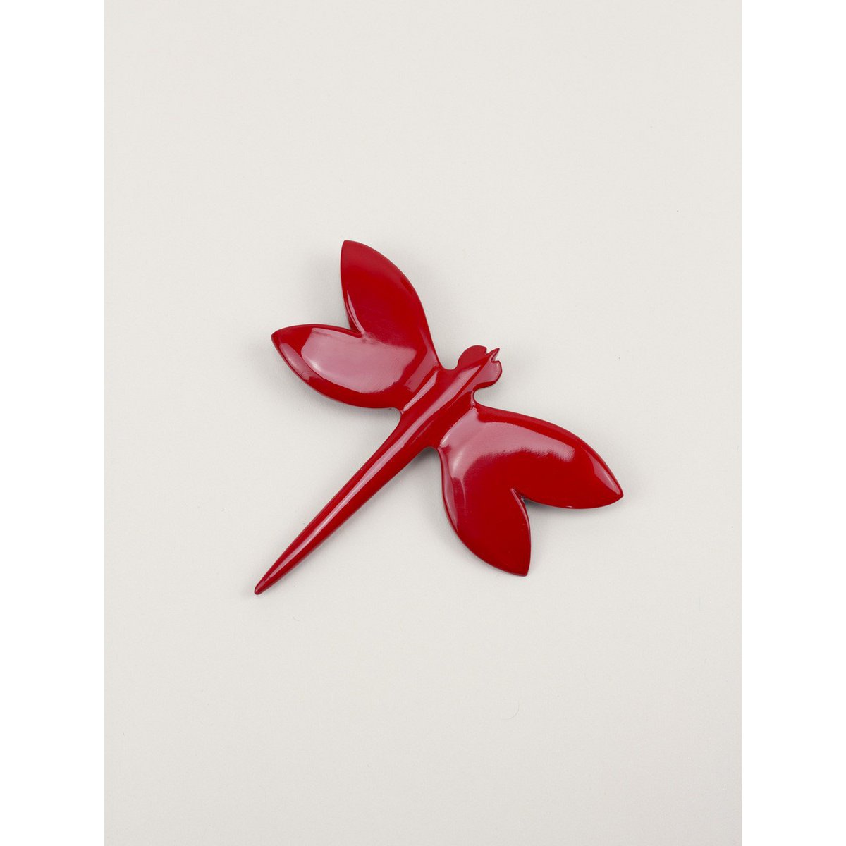 Rood gelakte libelle broche