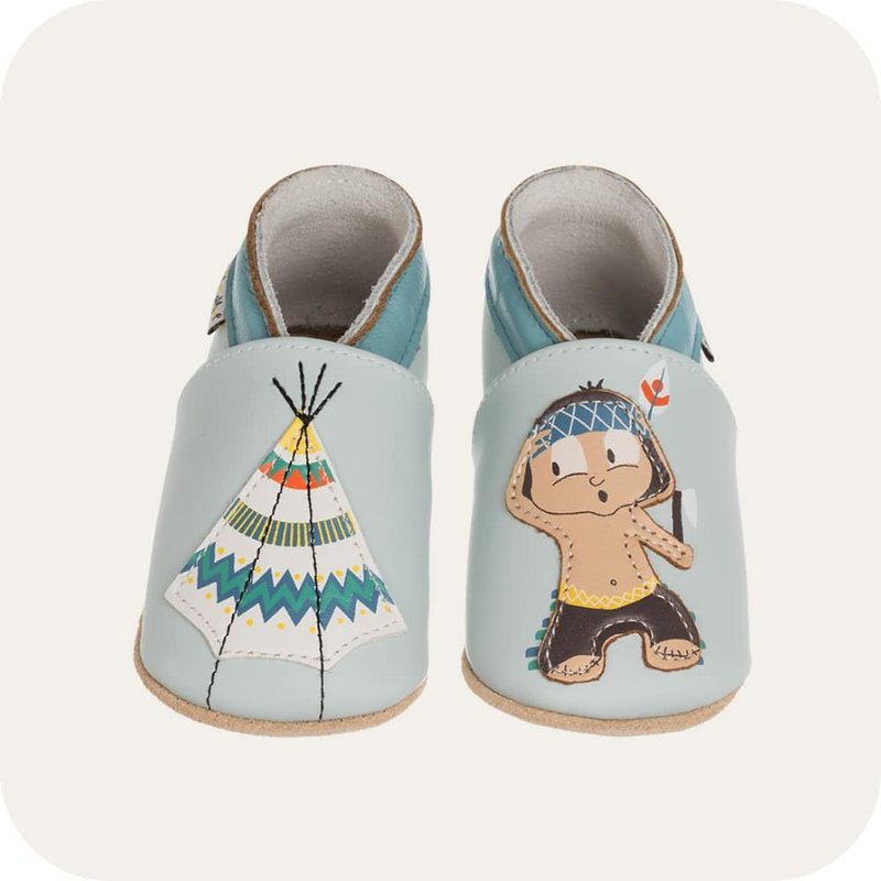 Zachte Indiase leren babyslofjes en tipi